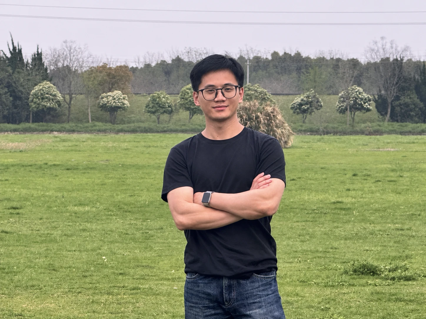 魏斌在杭州户外的个人照片